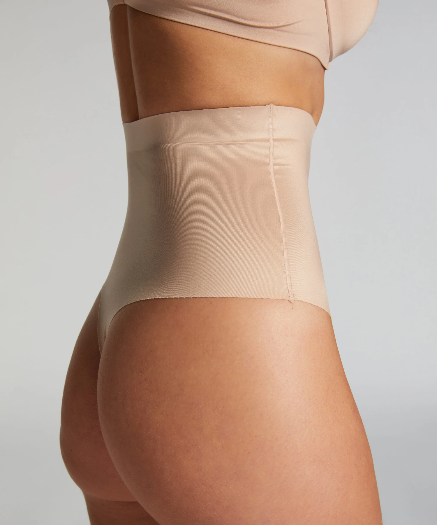 String Taille Haute Avec Gaine Sculptante En Dentelle Scuba - Beige 4 String Taille Haute Avec Gaine Sculptante En Dentelle Scuba - Beige – Image 2