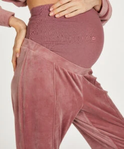 Pantalon De Survêtement De Maternité Velours Pintuck - Rose 8 Pantalon De Survêtement De Maternité Velours Pintuck - Rose -Catrin La Lingerie Boutique 201698 2